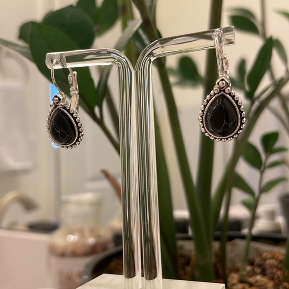 Black and white marble earrings- costume jewelry - Picture 4 of 5